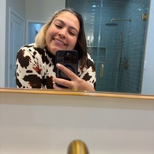 Meet your Posher, Adilene